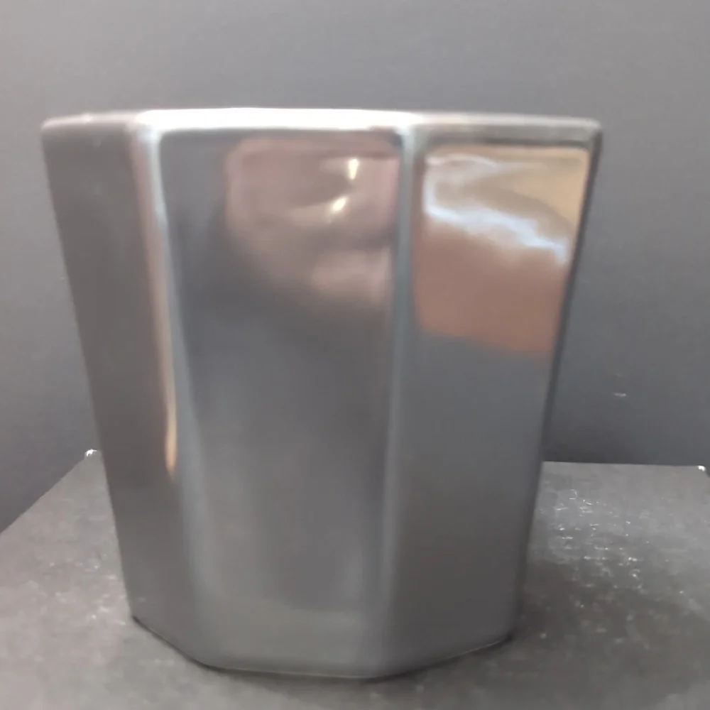 Starbucks 2013 14 fl oz, Limited Edition Silver/Metallic Gray Holiday Mug. - Picture 4 of 8